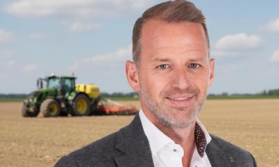 Philips loots tractor